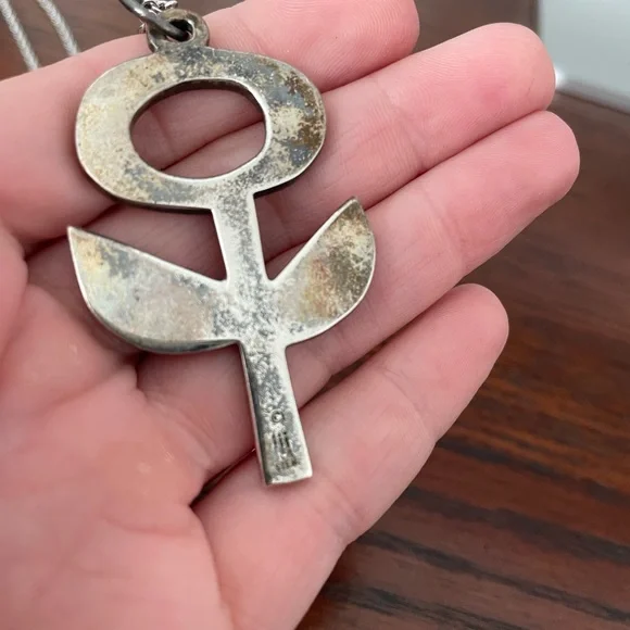 James Avery Silver Flower Pendant on chain - Picture 4 of 6